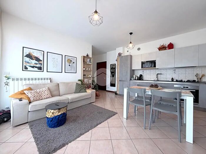 Appartamento bilocale in vendita in Piazza Sandro Pertini, Santo Stefano Ticino