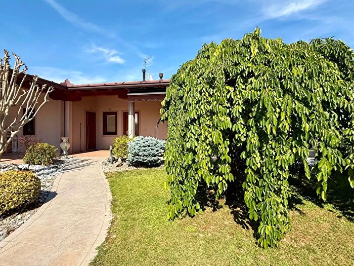 Casa con 8 locali in vendita in Porcia