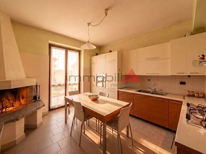 Casa con 5 locali in vendita in Nova Milanese