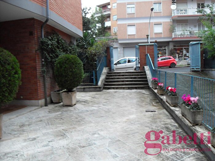 Appartamento quadrilocale in vendita in Via Livio Pentimalli, Roma