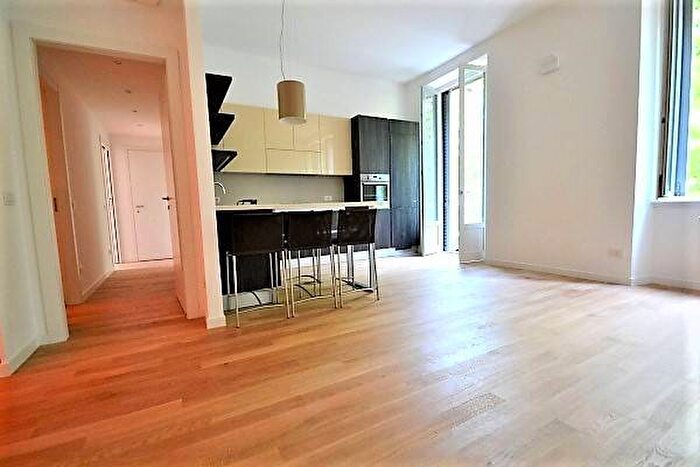 Appartamento trilocale in affitto in Via Giovanni Battista Morgagni, Morgagni, Milano