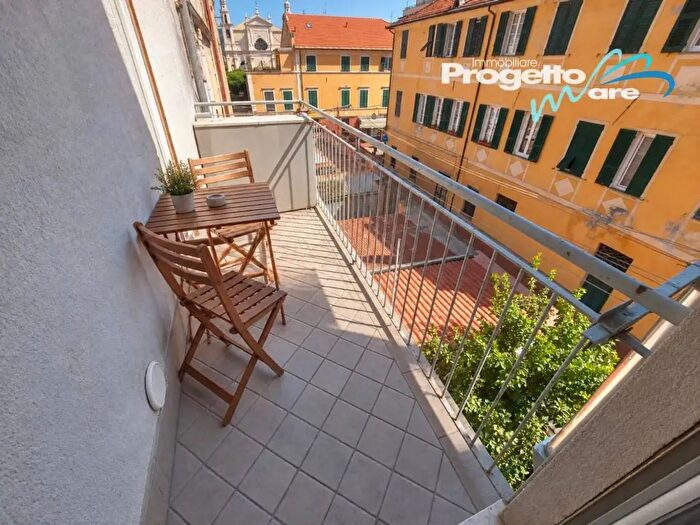 Appartamento trilocale in vendita in Pietra Ligure