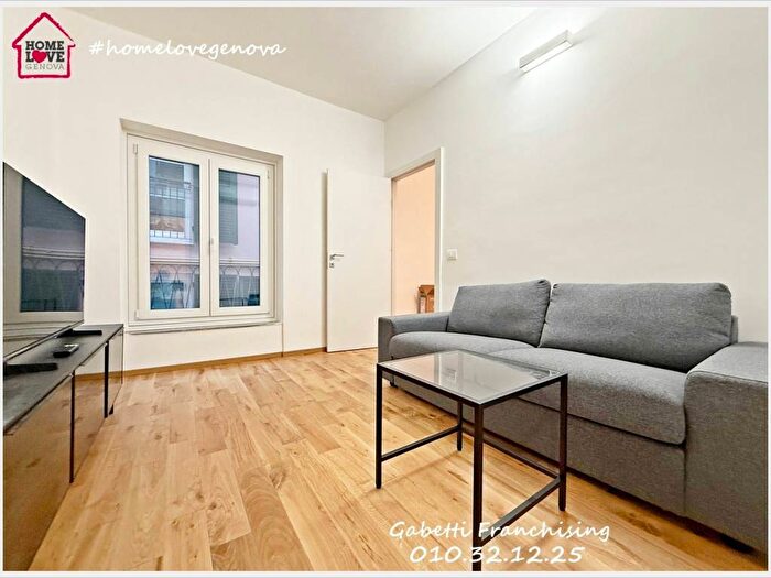 Appartamento con 5 locali in affitto in Via Cassa di Risparmio, Centro Città, Genova