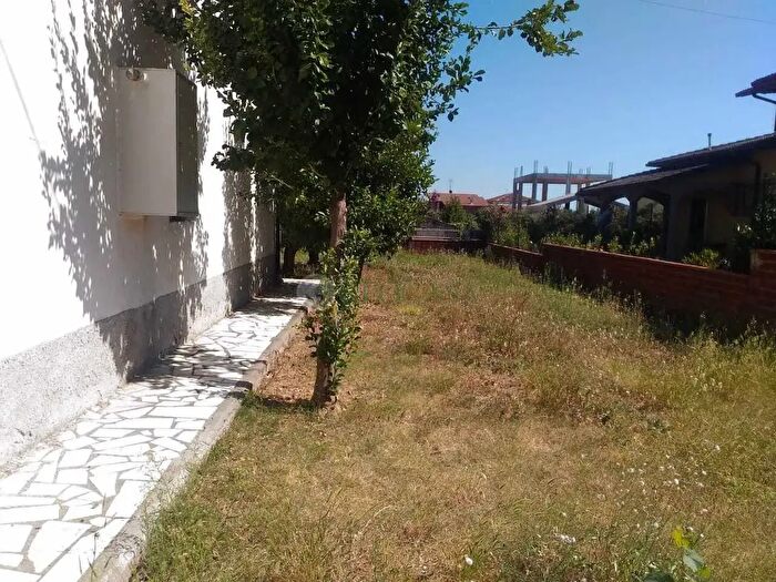 Casa con 9 locali in vendita in Via Monte dei Frati, Luni