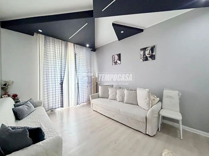 Appartamento trilocale in vendita in Via Francesco Petrarca, Parabiago
