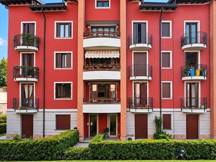 Appartamento trilocale in vendita in Besana In Brianza