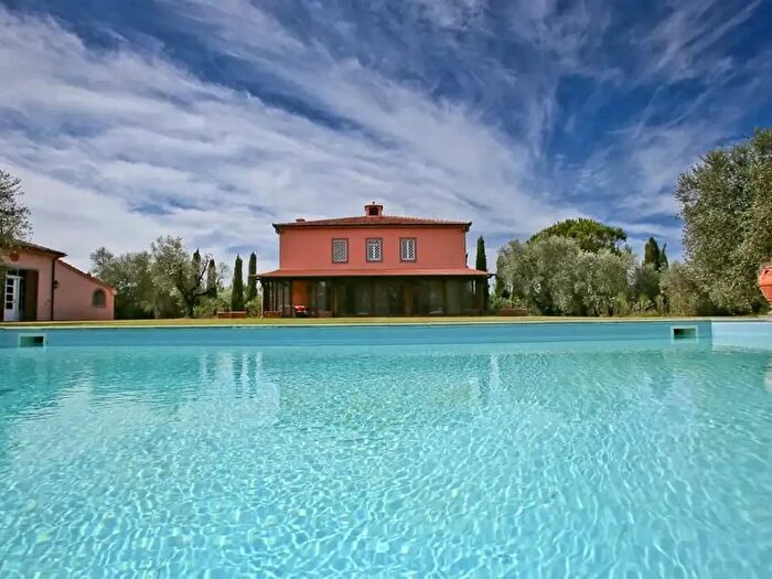 Appartamento quadrilocale in vendita in Viale Montegrappa, Prato