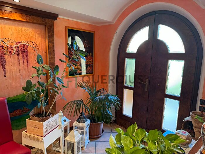 Casa con 6 locali in vendita in Via Costeggiola, Soave