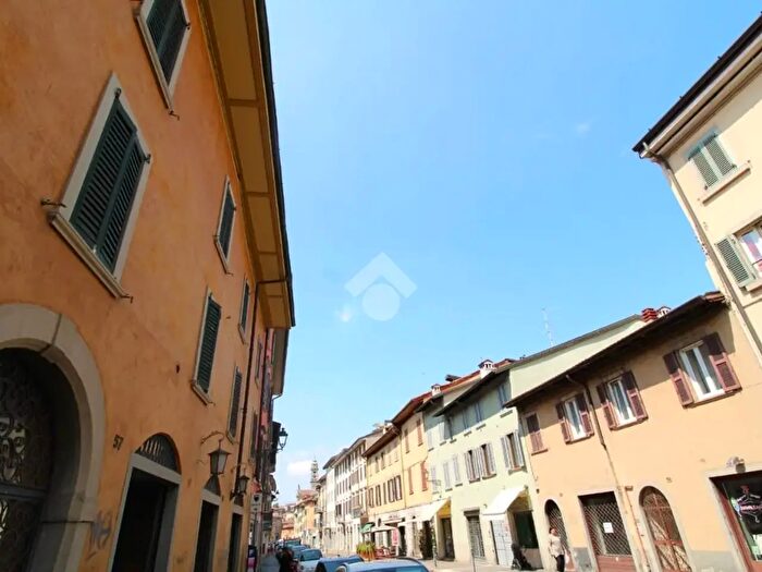 Appartamento trilocale in affitto in Via Borgo Santa Caterina, Bergamo