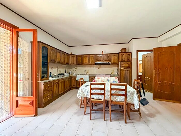 Casa con 12 locali in vendita in Via Alcide De Gasperi, Casapesenna