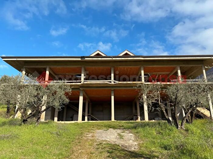 Casa con 11 locali in vendita in Località San Buci Snc, Piglio