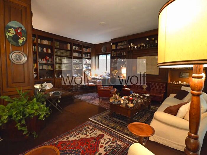 Appartamento con 5 locali in vendita in Via Paolo Giovio, Milano
