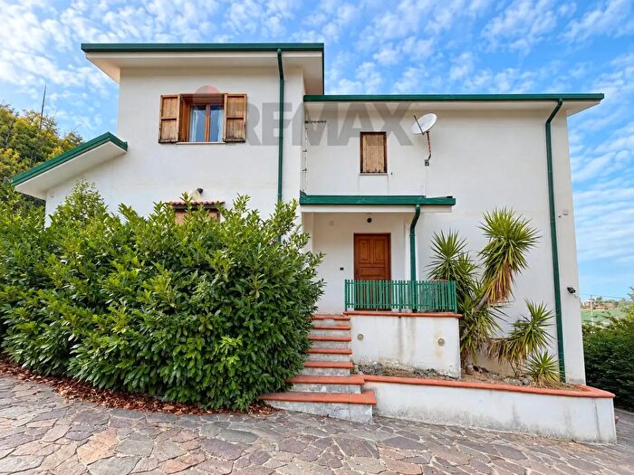 Casa con 10 locali in vendita in Via Puglia, Carolei