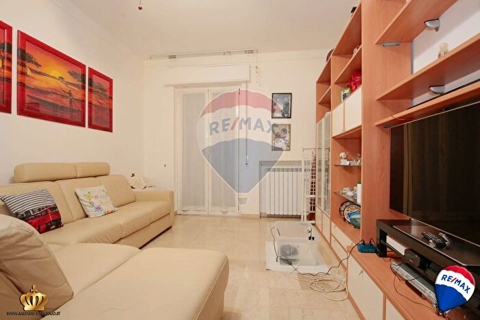 Appartamento con 7 locali in vendita in Via Ventotene, Genova