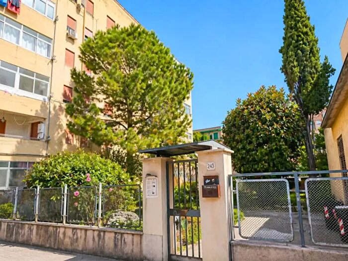 Appartamento con 5 locali in vendita in Via Montalbo a, Palermo
