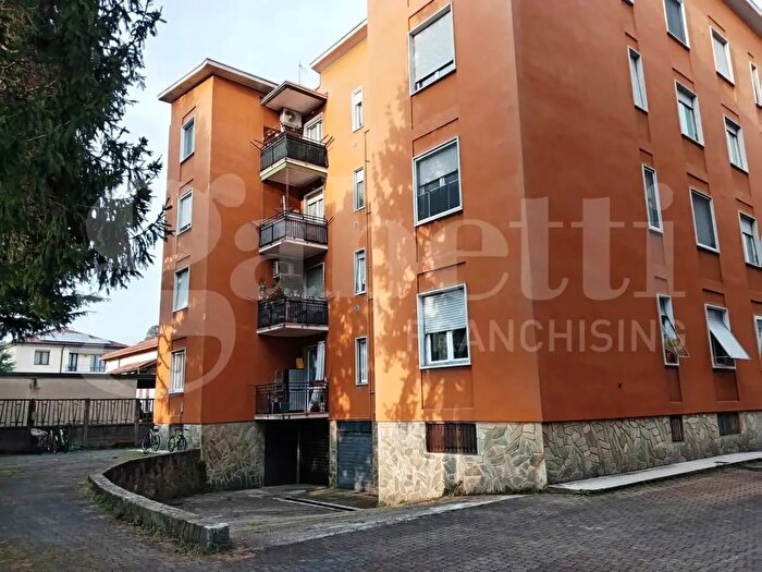 Appartamento trilocale in vendita in Via Cavour, Biassono