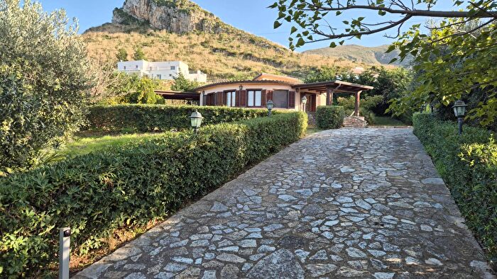 Casa con 5 locali in affitto in Contrada Acquavite, Castellammare Del Golfo