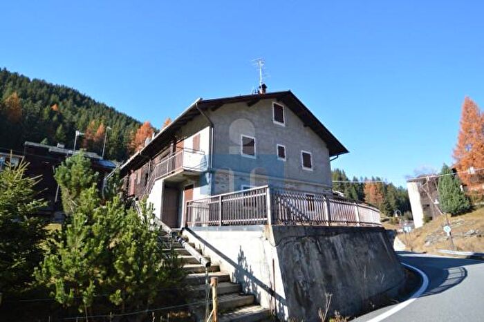 Appartamento con 6 locali in vendita in Via Gavia, Valfurva