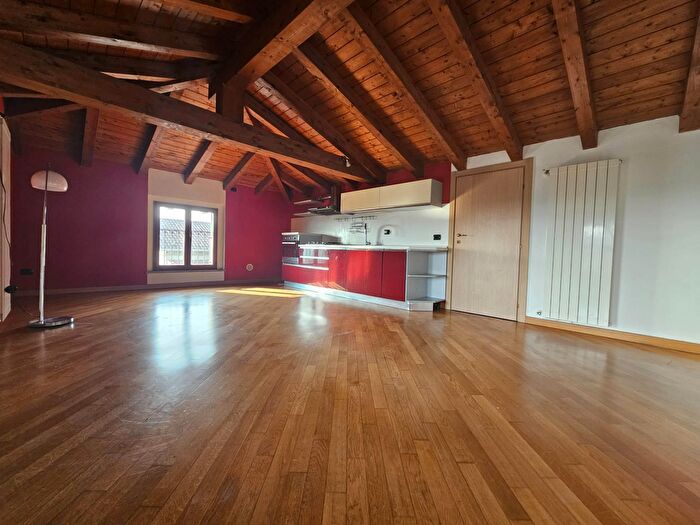 Appartamento trilocale in vendita in Via Bedisco, Oleggio