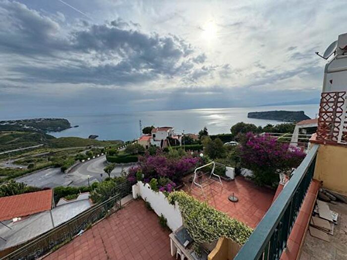 Casa quadrilocale in vendita in Villaggio del Bridge, San Nicola Arcella