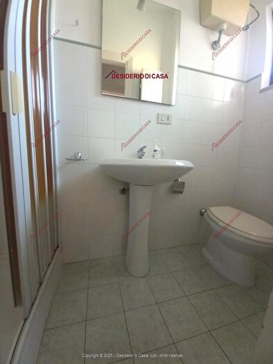 Appartamento con 7 locali in vendita in Via Emanuele Notarbartolo Palermo Pa Italia, Palermo