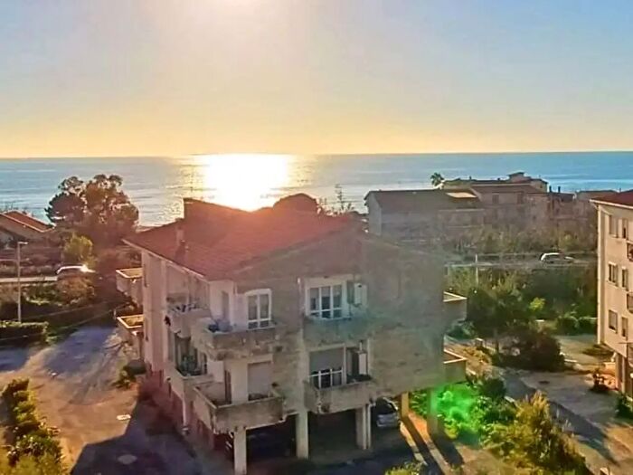 Appartamento con 5 locali in vendita in Via Santa Maria di Mare, Cetraro