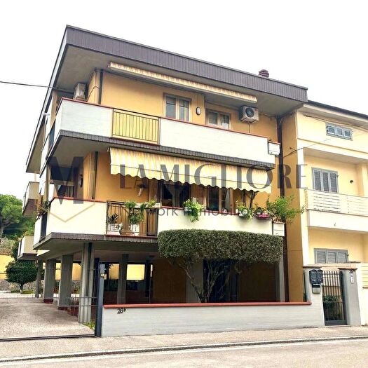 Appartamento con 5 locali in vendita in Prato