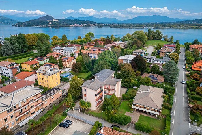 Appartamento quadrilocale in vendita in Via De Gasperi, Arona