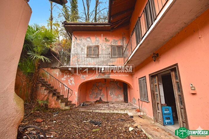 Casa quadrilocale in vendita in Via Destefanis, Front