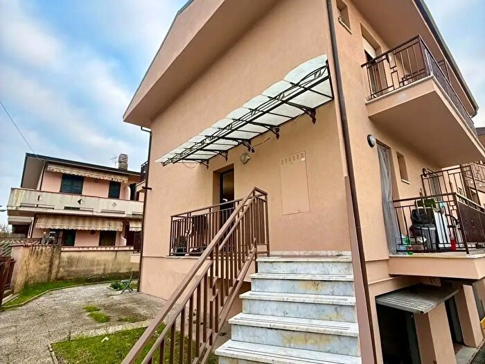 Appartamento trilocale in vendita in delle Pinete, Massa