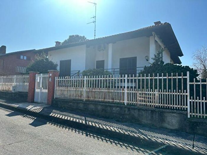 Casa con 5 locali in vendita in Via Primavera, Cavaglia