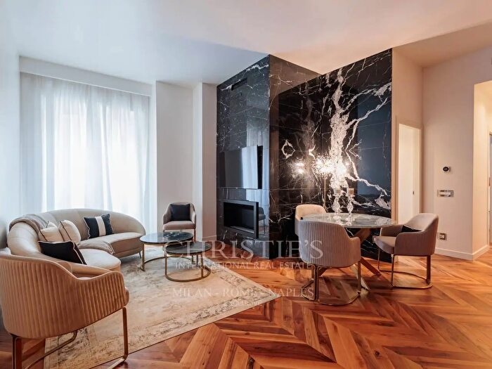 Appartamento trilocale in vendita in Via Cino del Duca, Milano