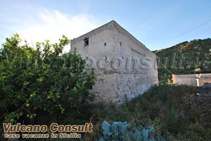 Casa con 6 locali in vendita in Collo Pirrera, Lipari