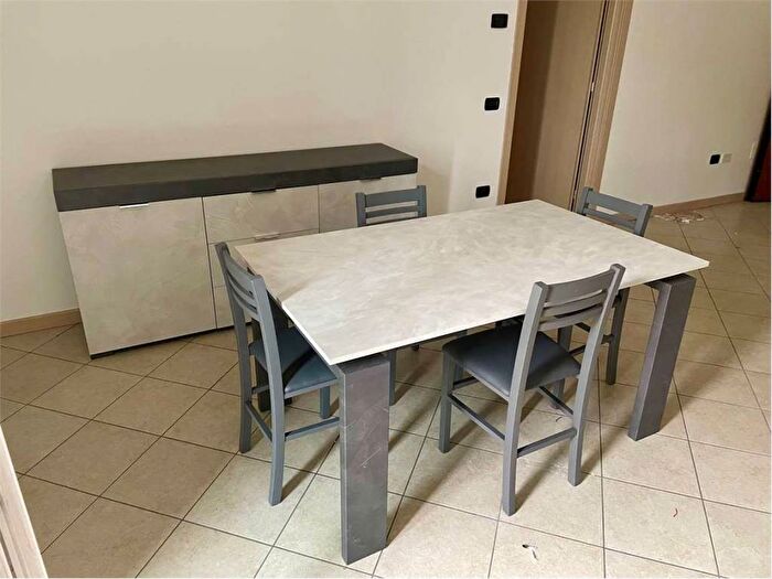 Appartamento trilocale in affitto in Via Traversa Capitello, Piazza, Concamarise