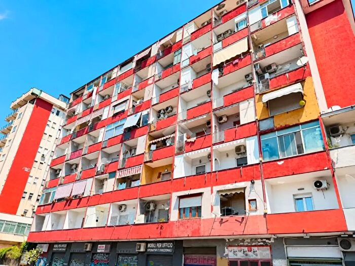 Appartamento trilocale in vendita in Via Vespucci Amerigo, Napoli