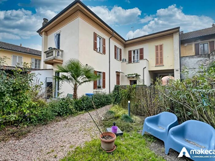 Casa trilocale in vendita in Via Camillo Benso Conte di Cavour, Melegnano