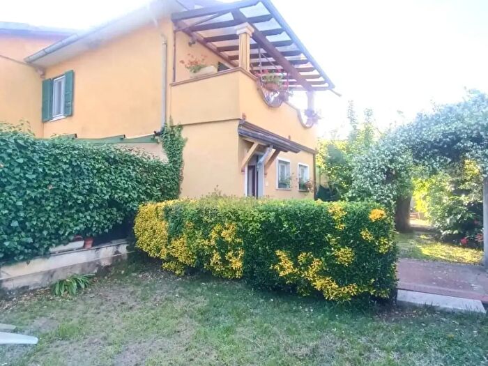 Appartamento con 5 locali in vendita in Massa