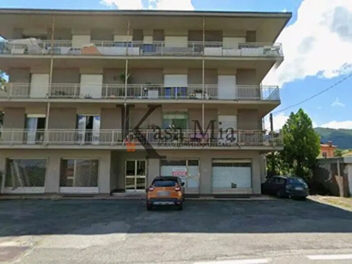 Appartamento trilocale in vendita in Via Luigi Einaudi, Forno Canavese