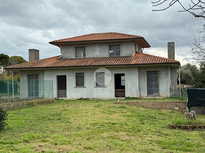Casa con 6 locali in vendita in Via della Tombaccia, Fano