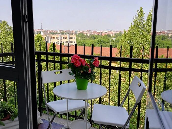 Appartamento trilocale in affitto in Via Valtellina, Isola, Milano