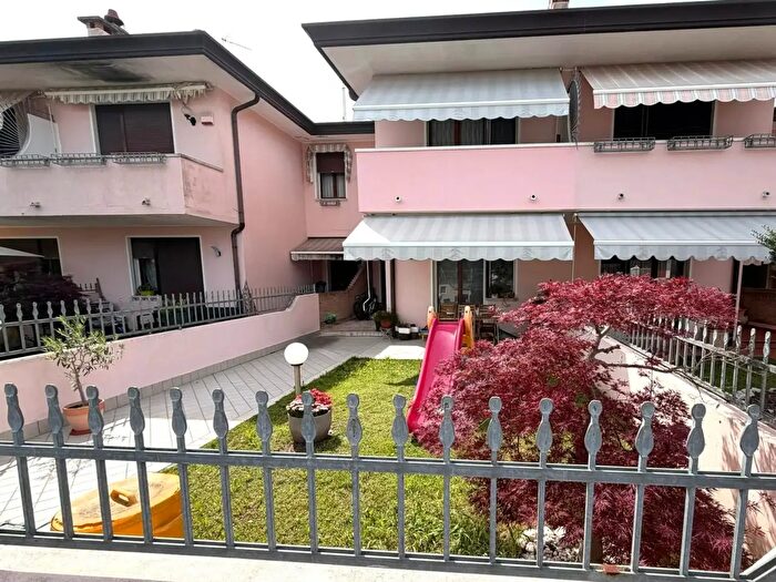 Casa con 6 locali in vendita in Via Manzoni, Cavarzere