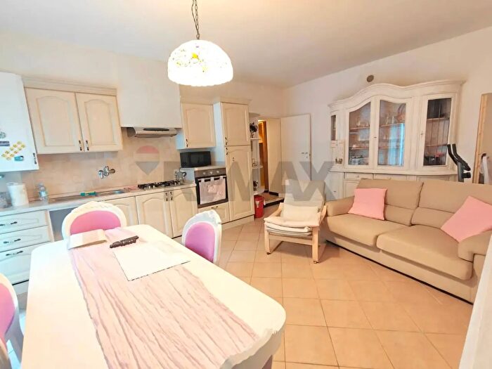 Appartamento trilocale in vendita in Via Chiesa, Caravate