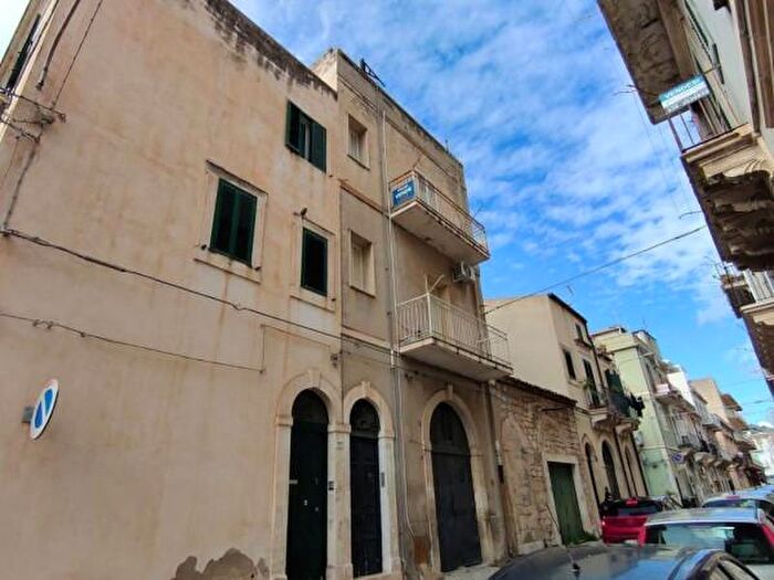 Appartamento quadrilocale in vendita in Via Piave c, Scicli