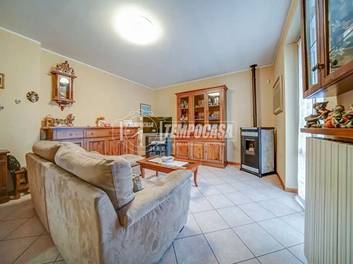 Casa trilocale in vendita in Via Guido Rossa B, Cairate