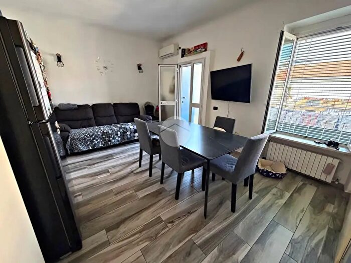 Appartamento trilocale in vendita in Via Bardolino, Milano