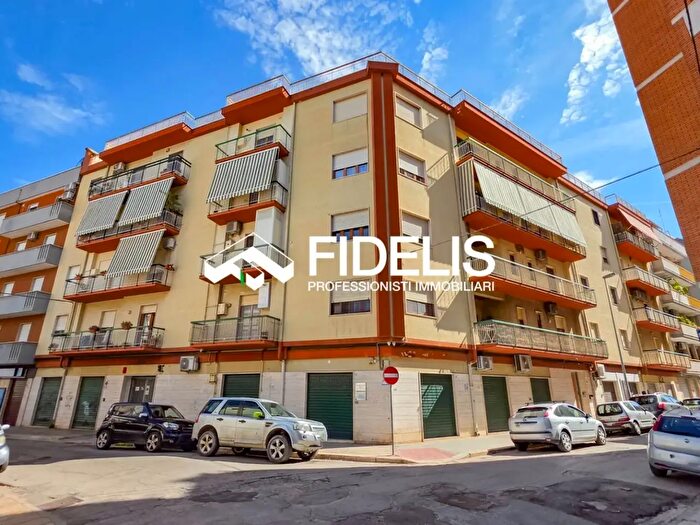 Appartamento quadrilocale in vendita in Via Pasubio, Andria
