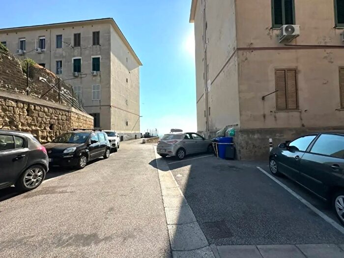 Appartamento trilocale in vendita in Via Petronio, Bacoli