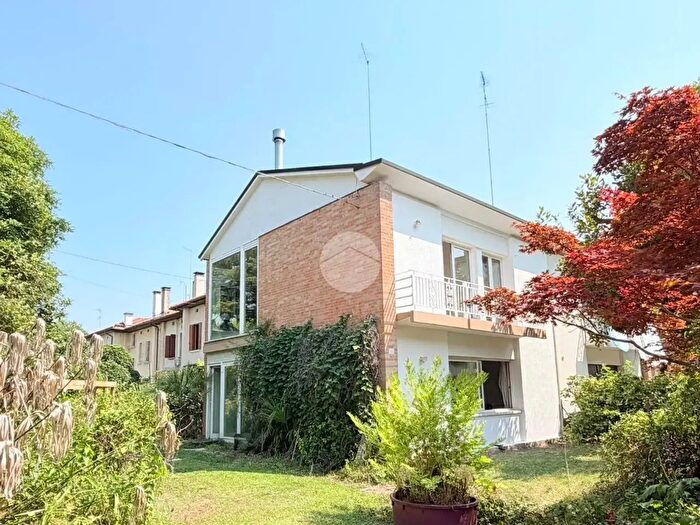 Casa quadrilocale in vendita in Vicolo Fagarè, Treviso