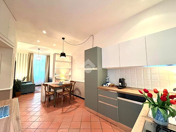 Appartamento trilocale in affitto in Via S Vincenzo, Genova