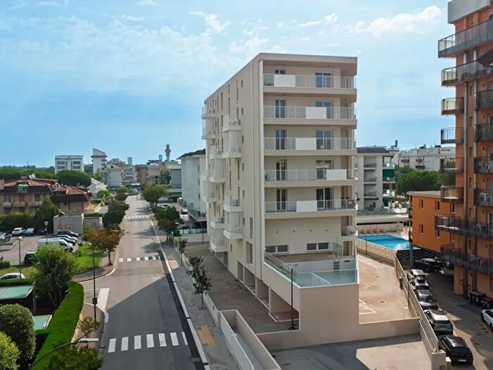 Appartamento trilocale in vendita in Via Olanda, Jesolo